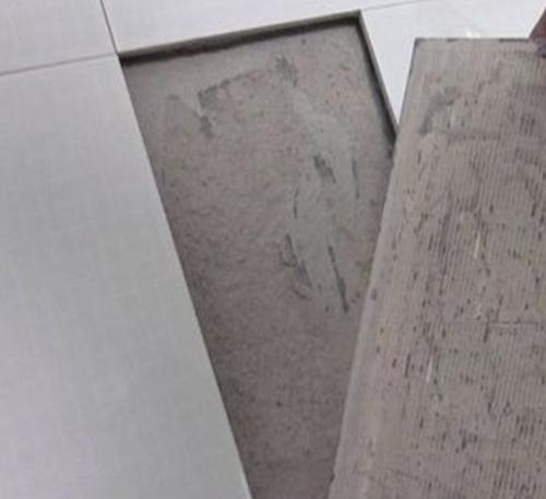 金牛瓷砖空鼓维修公司分享瓷砖铺贴时如果打浆（即涂抹在瓷砖背面和基层上的砂浆或瓷砖胶）过少，会带来以下问题